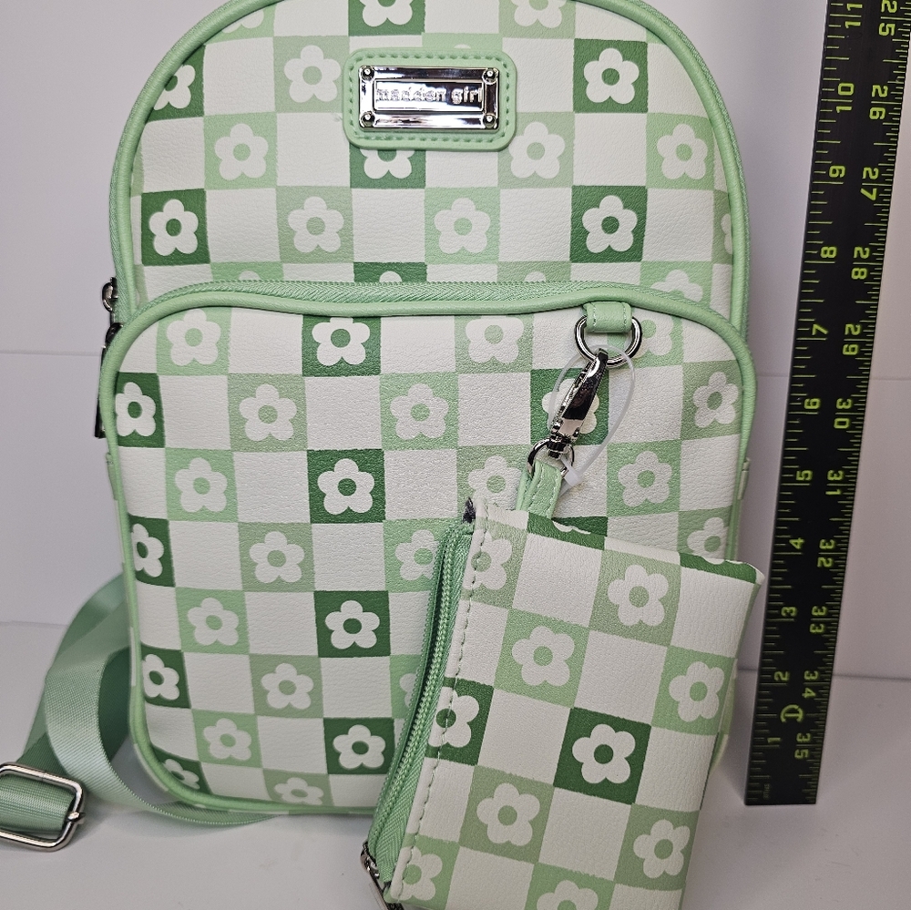 Backpack - Picture 3 of 7